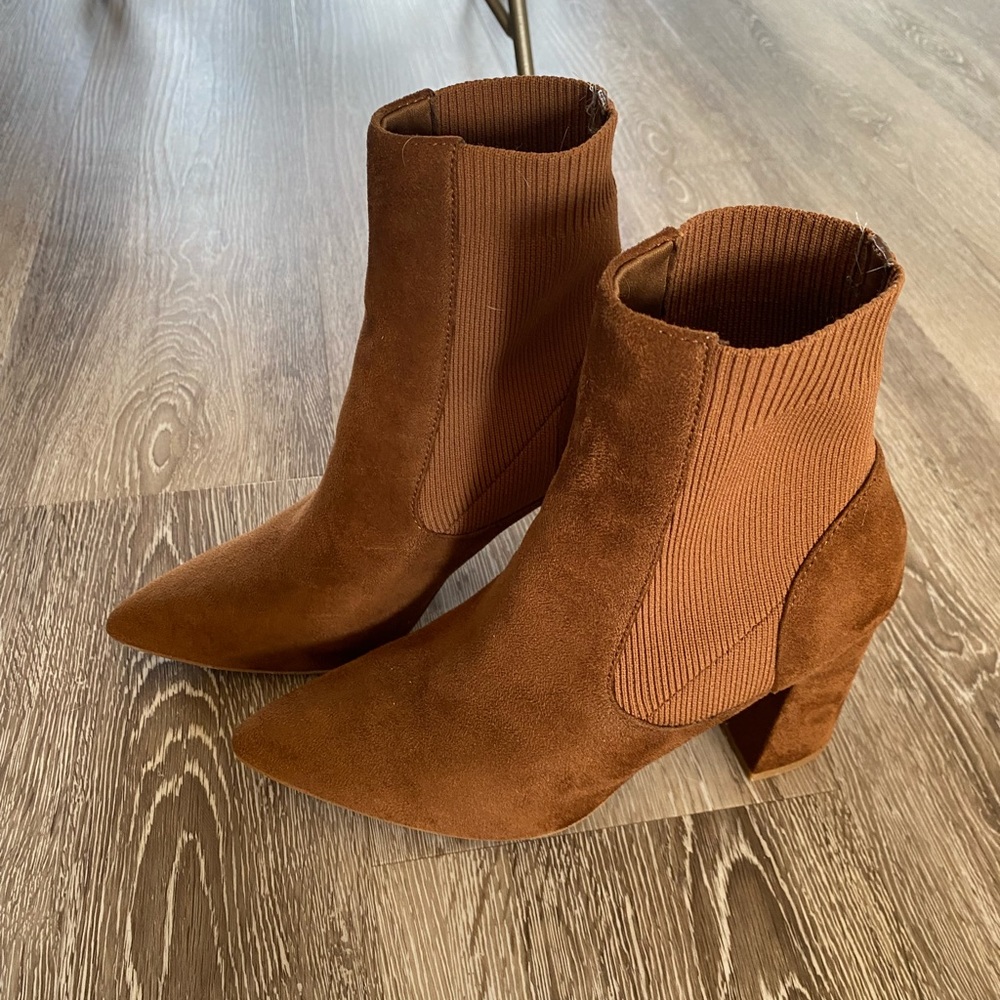 Brown suede heeled pointy toe boots